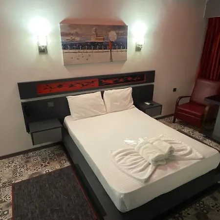 Lider Hotel *
